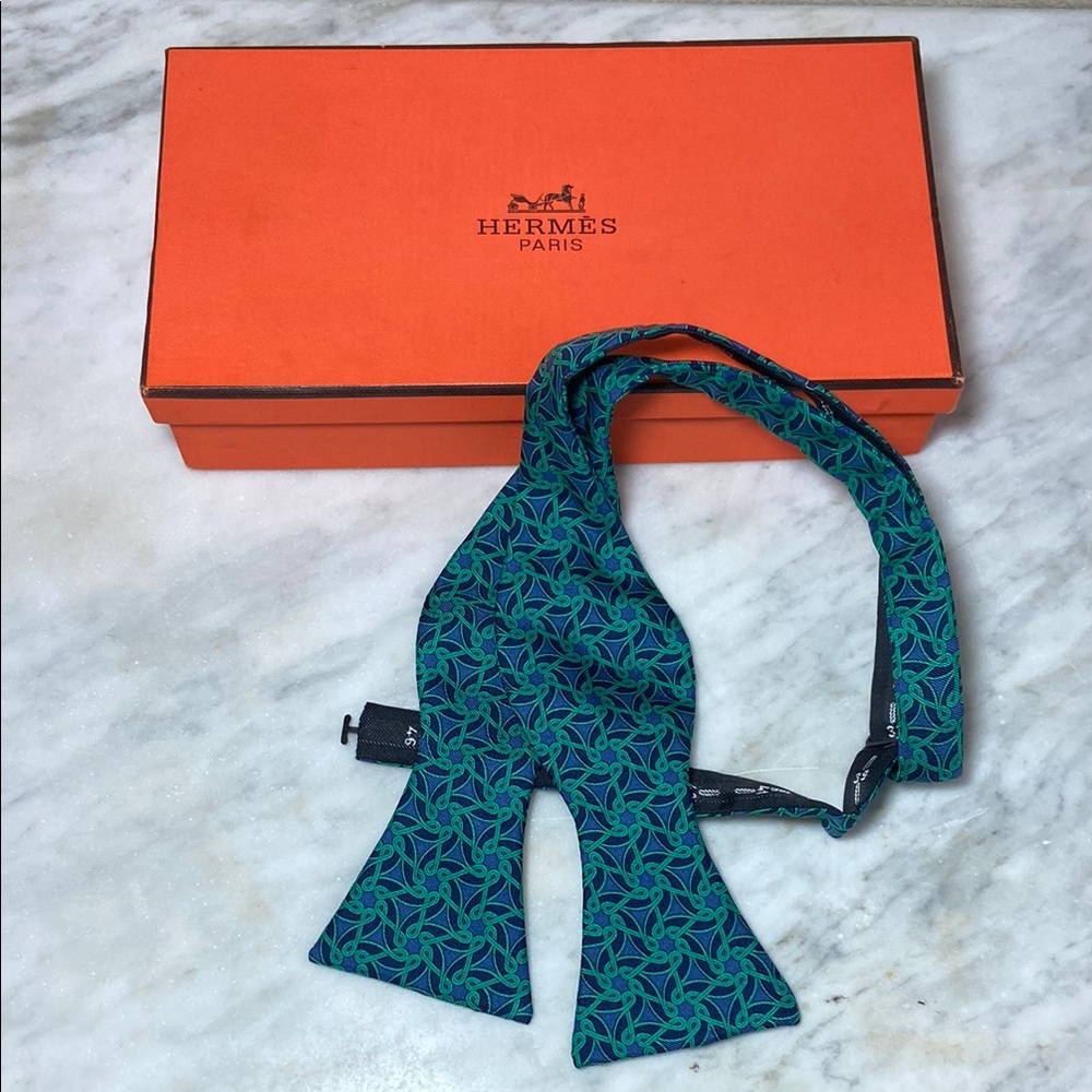 NIB Vintage Hermès Green and Blue Adjustable Bow Tie 100% Silk